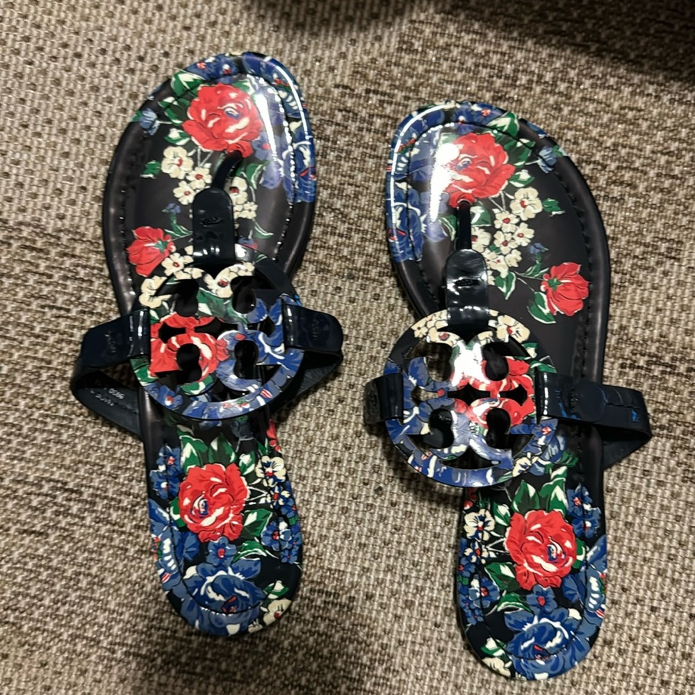 tory burch sandals never worn